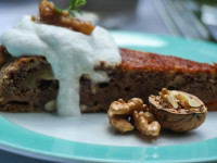 Veganer Dattel – Walnuss – Cake mit Kokossahne